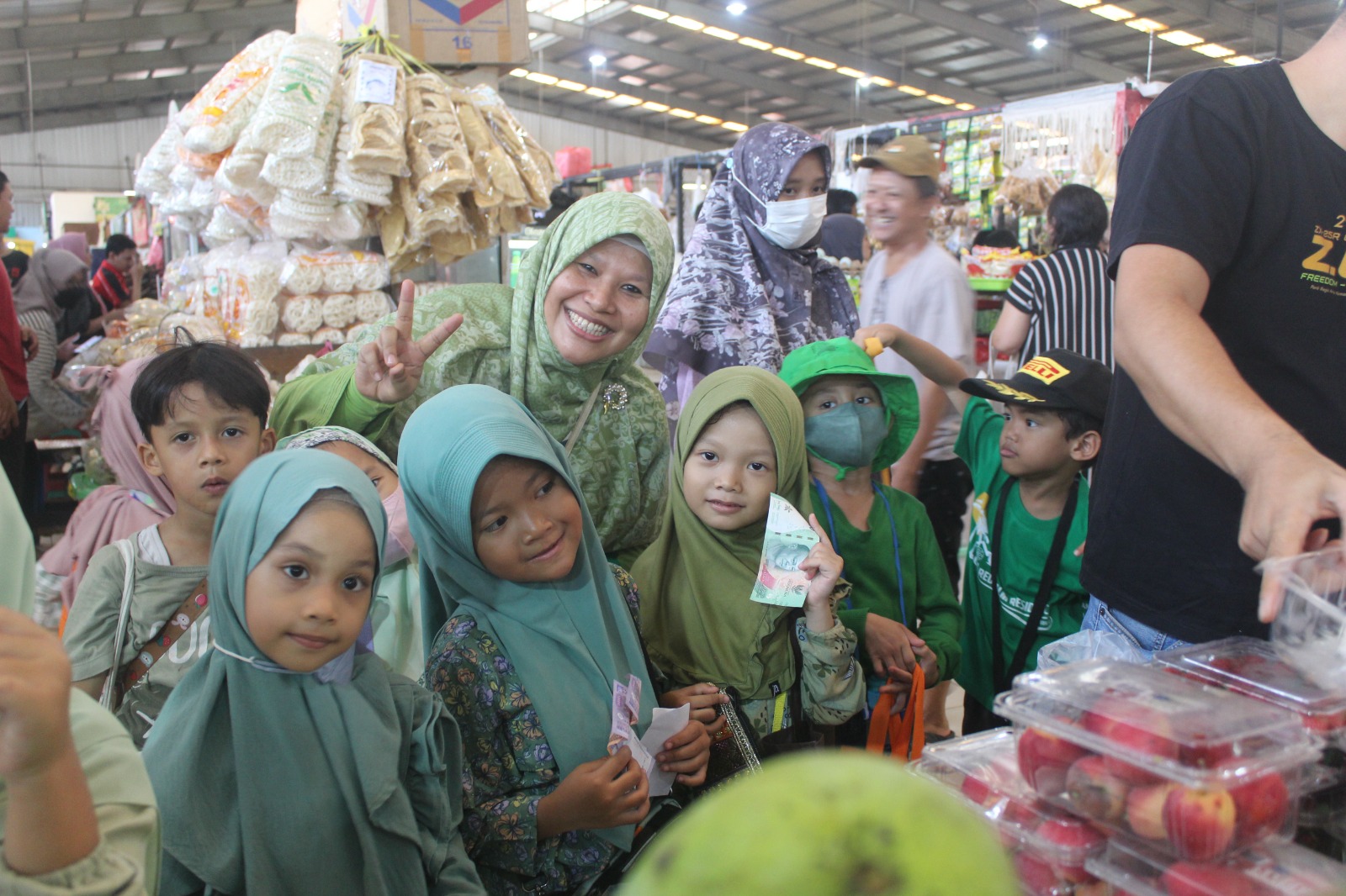 Kunjungan Ke Pasar Modern Bintaro TK B RA Baitul Maal